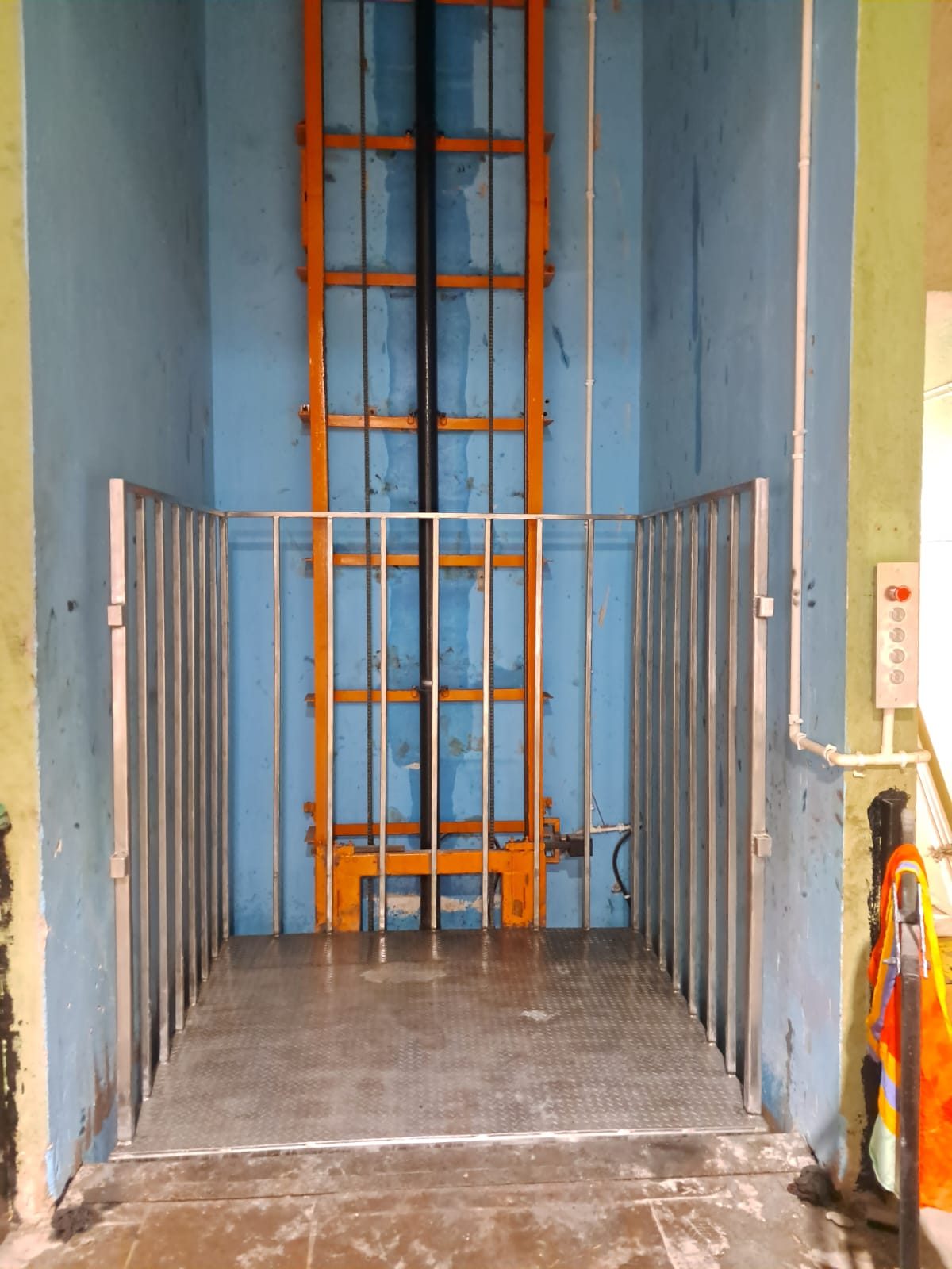 Goods Lifts & Loading Platforms